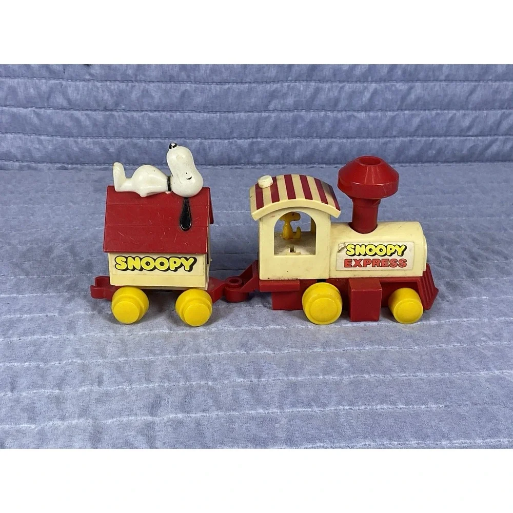 Snoopy 1965 Dog House Race Car & Engineer Snoopy 1958 Aviva Vintage Toys